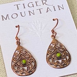 Handcrafted in Thailand TIGER MOUNTAIN Filigree Pierced Earrings w/ Green Stones